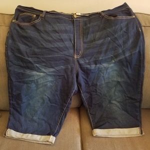 DG2 distressed cuffed Bermuda shorts